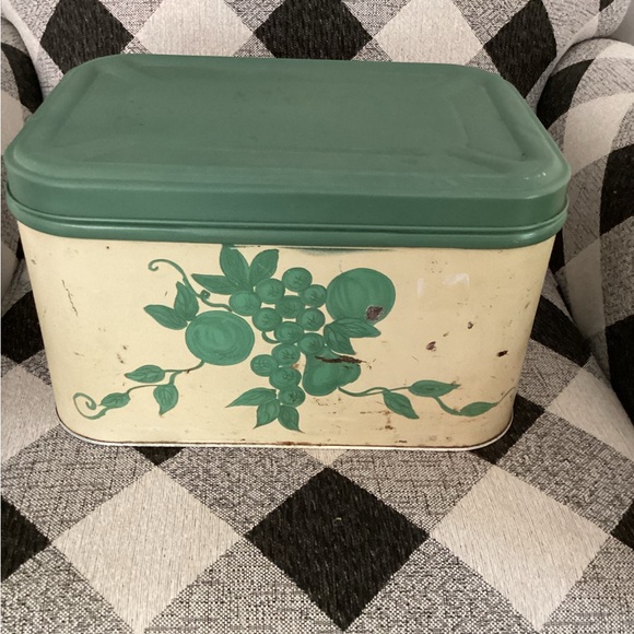 Vintage Green and Cream Tin Bread Box - Picture 1 of 8